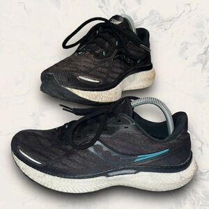 Saucony Triumph 19 Black White Blue Running Athletic Shoe Women’s Size 9.5